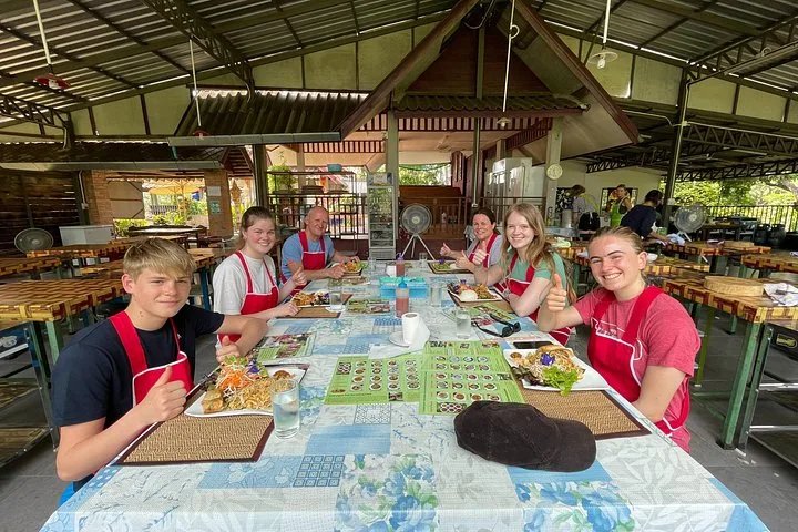 Organic farm class, Garden walk and 5 courses